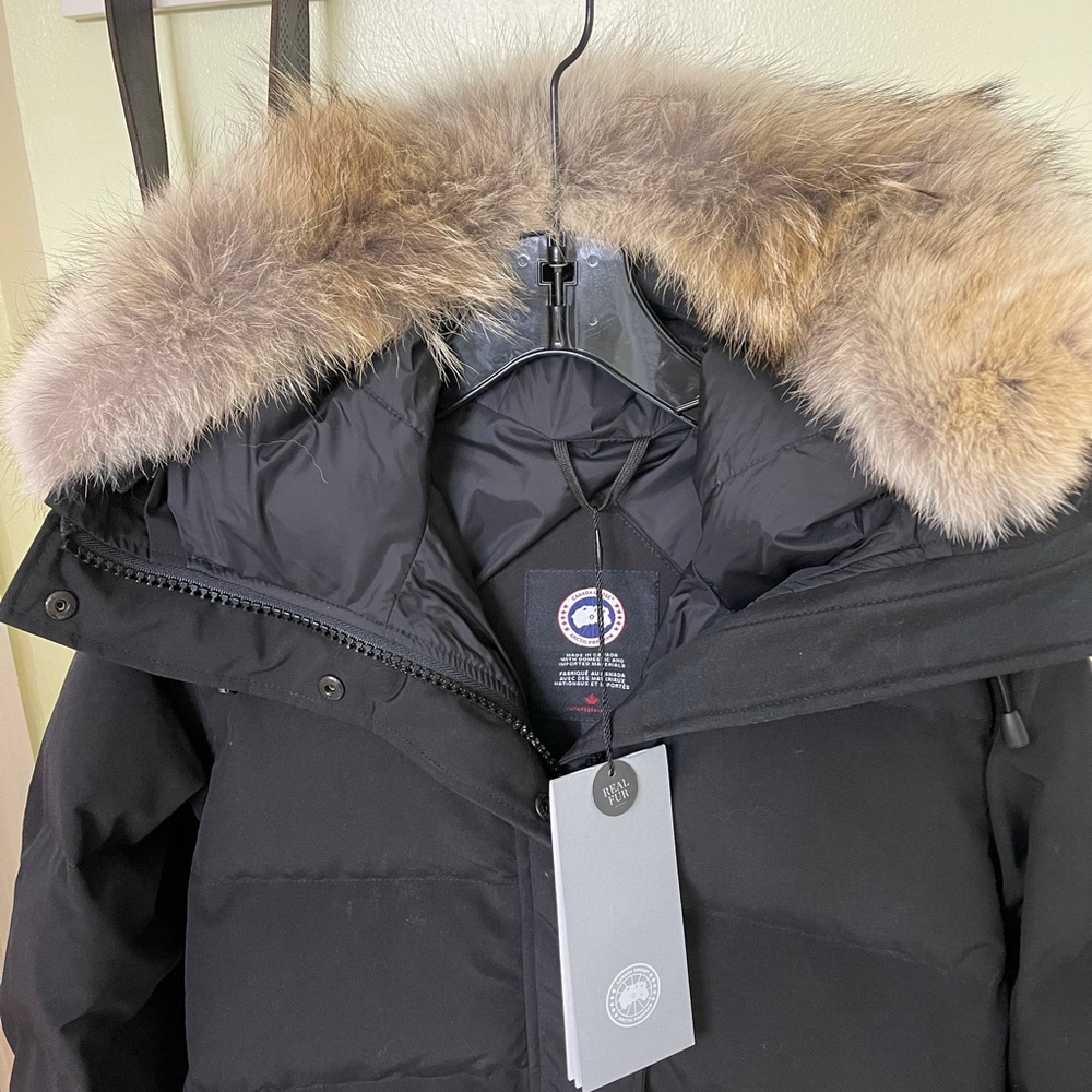 Brand new Canada Goose Shelburne Parka with Fur Hood